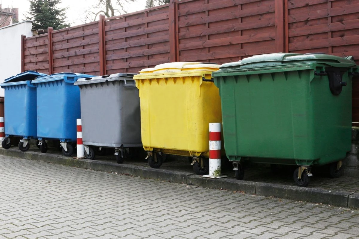 Zwolnienie z opłat za śmieci? Miasta wprowadzają rozwiązania