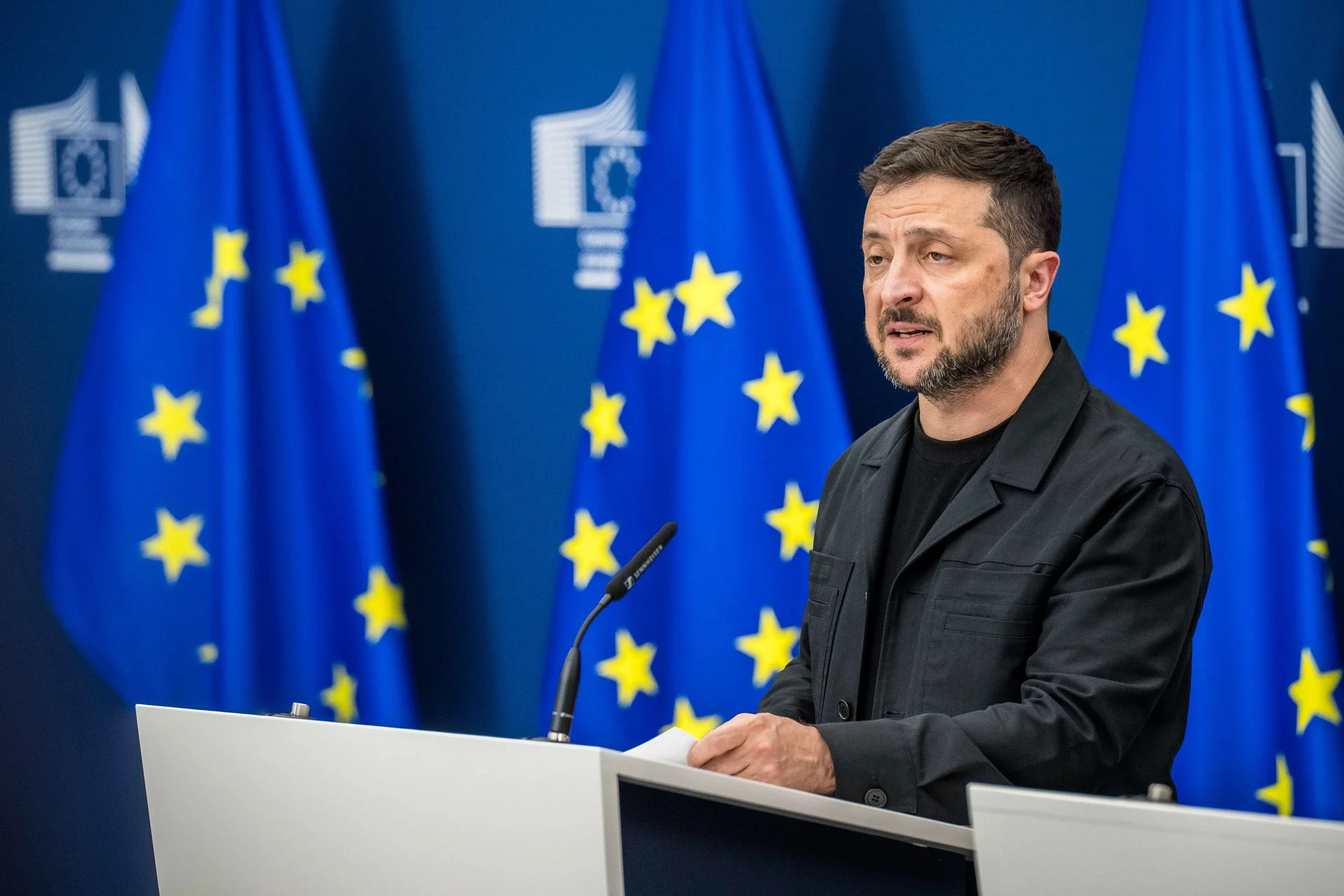 Chcą uniknąć kłótni. Czy Zełenski pojawi się w garniturze na spotkaniu z Trumpem?