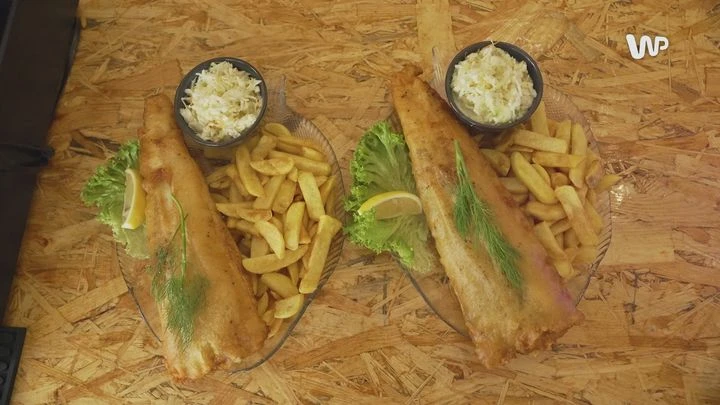 Turyści w restauracjach na Bałtykiem. 