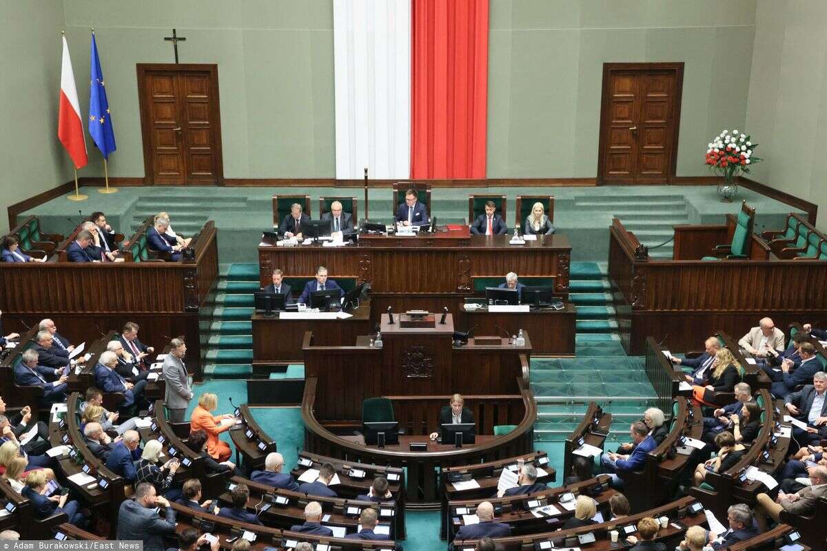 Jest najnowszy sondaż. Lider z poparciem 34 procent