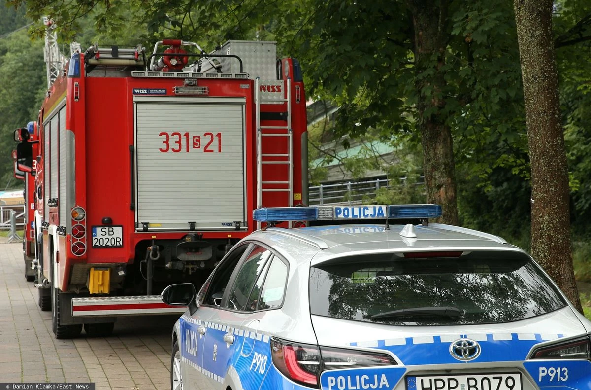 Runęła część opustoszałej kamienicy w Łodzi. Na miejscu ratownicy