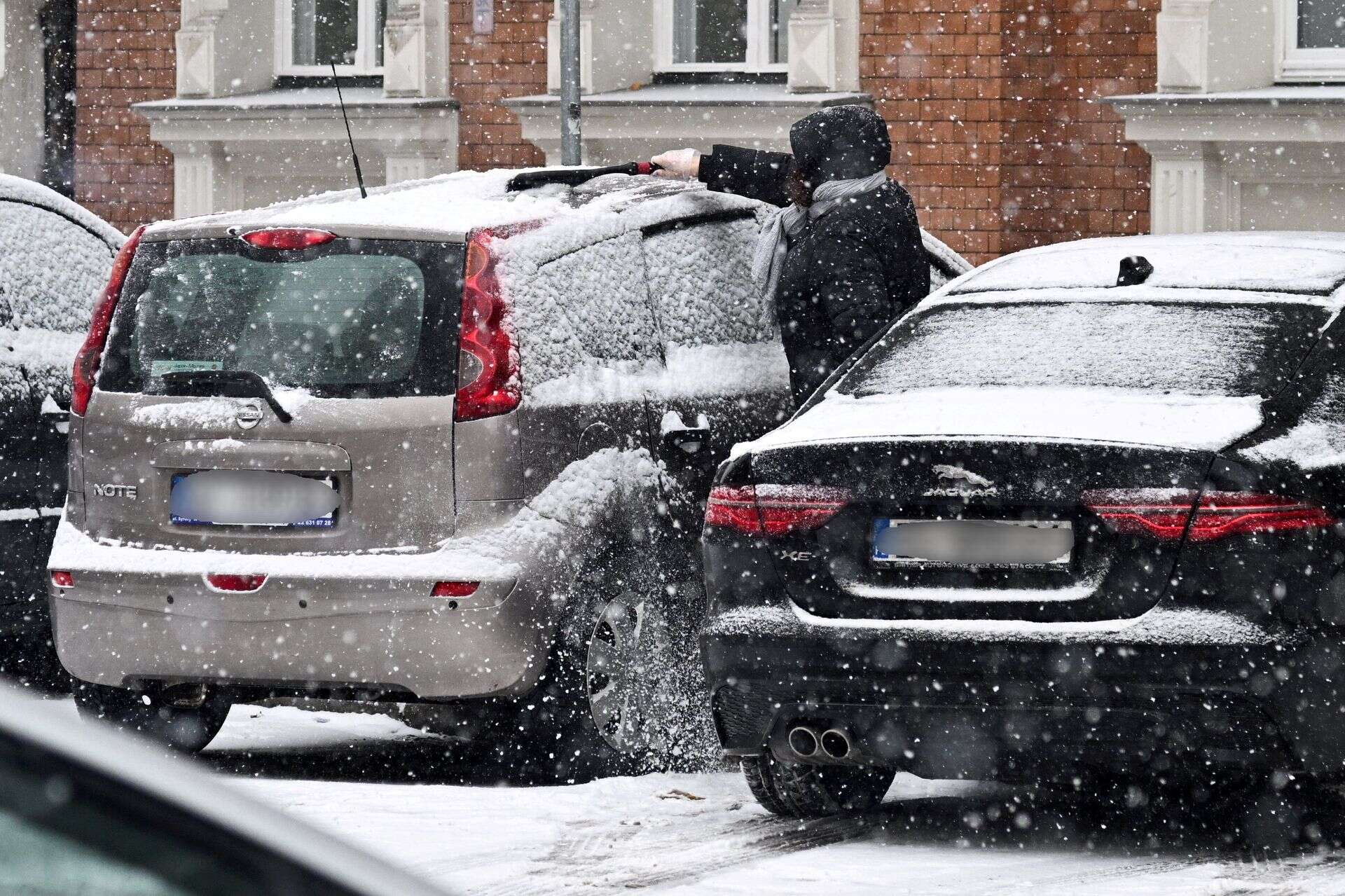 Masz nieodśnieżone auto? Możesz za to słono zapłacić