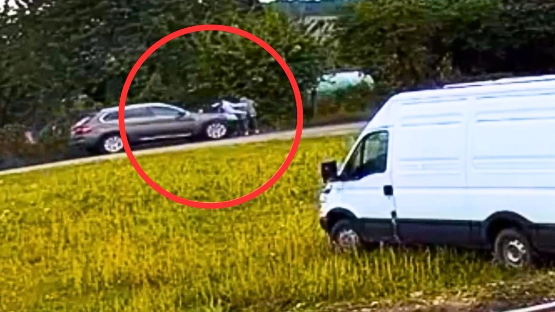 Czołowe zderzenie hulajnogi z bmw. Wszystko nagrała kamera