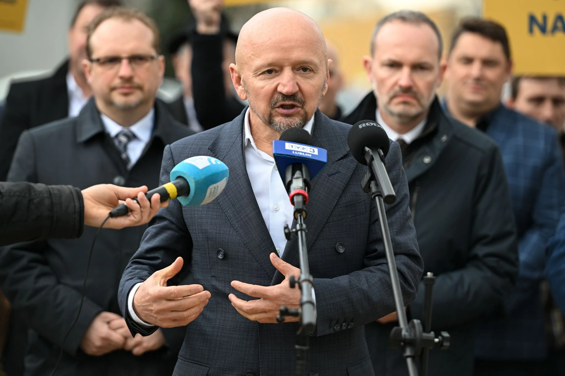 Jacek Bury opuszcza Polskę 2050. 