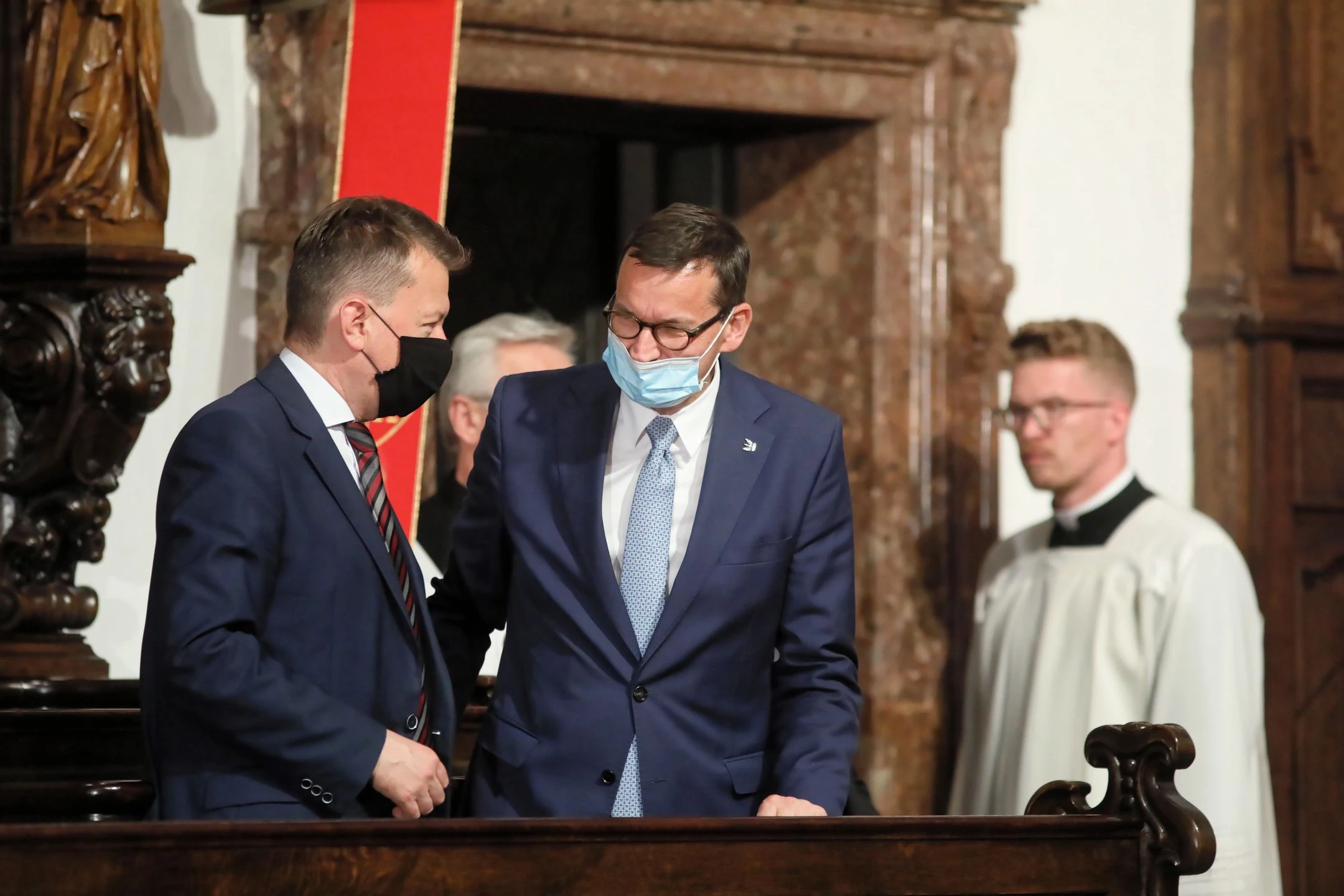 Nieoficjalnie: rząd zmniejszy obostrzenia w kościołach. Ziobro zaapelował do Morawieckiego