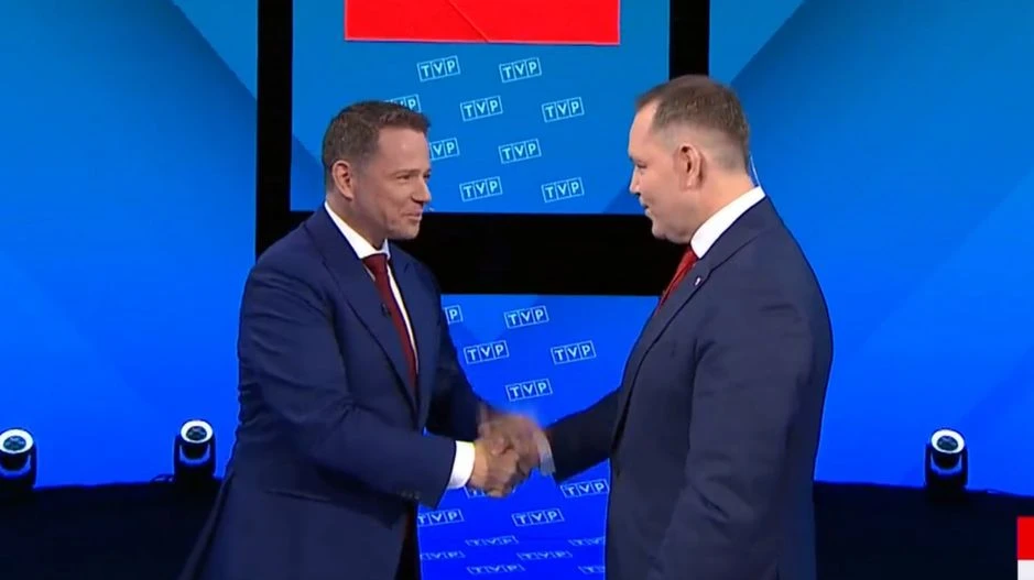 Tak wyglądało przywitanie. Ciepły gest kandydatów