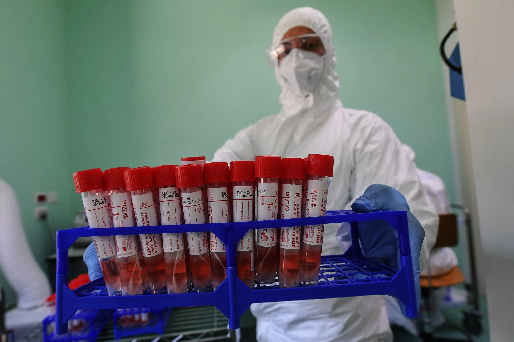 Pochodzenie koronawirusa. Najnowsze badania przerażają. Teraz wszyscy uznają, że wydostał się z laboratorium?