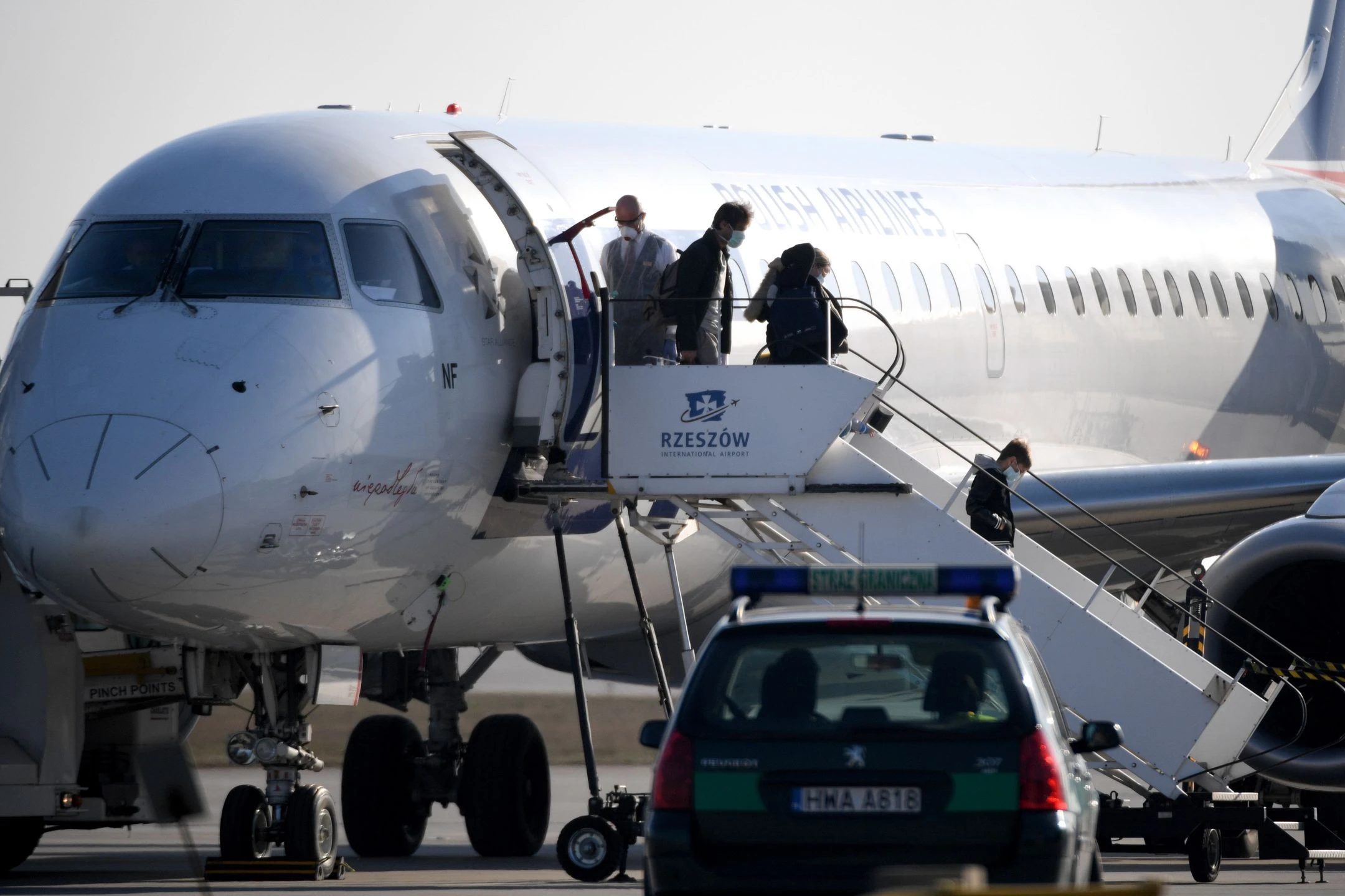 Wariant Delta w Europie. Wracają obostrzenia dla podróżujących. 
