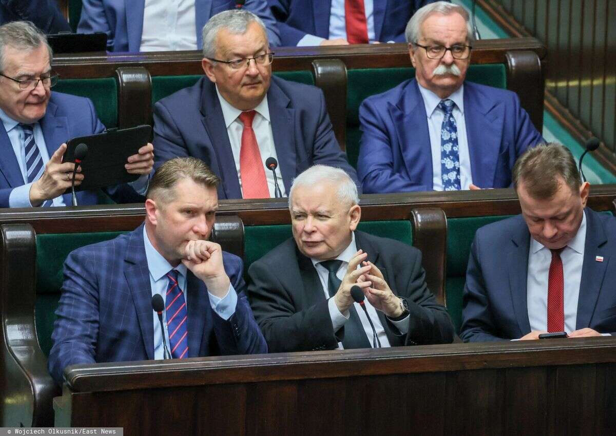 Kaczyński i Czarnek chcą mobilizacji wyborców PiS. Poruszenie przed kongresem