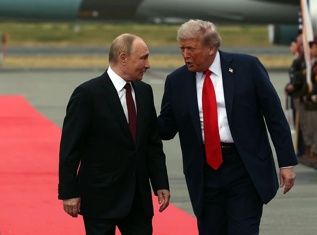 KE reaguje na spotkanie Trump-Putin. 