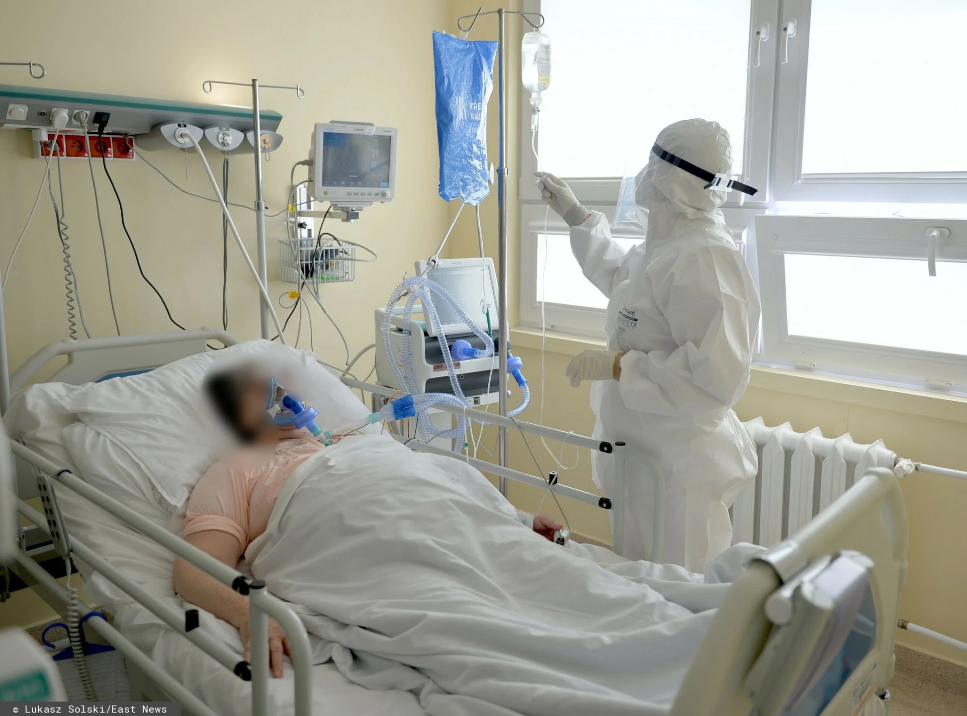 Koronawirus wariantu Delta. Ekspert mówi, kto jest szczególnie narażony