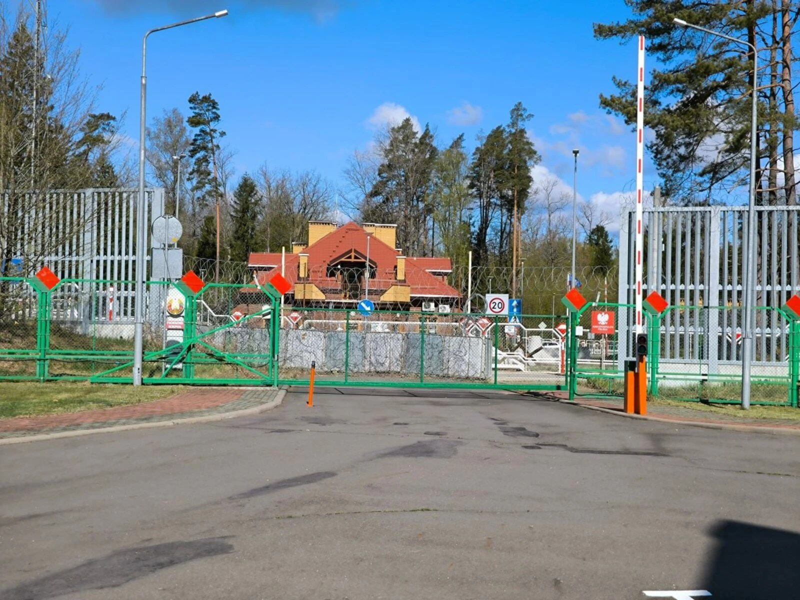 Szczegóły uwolnienia Poczobuta. Wymiana 5 za 5
