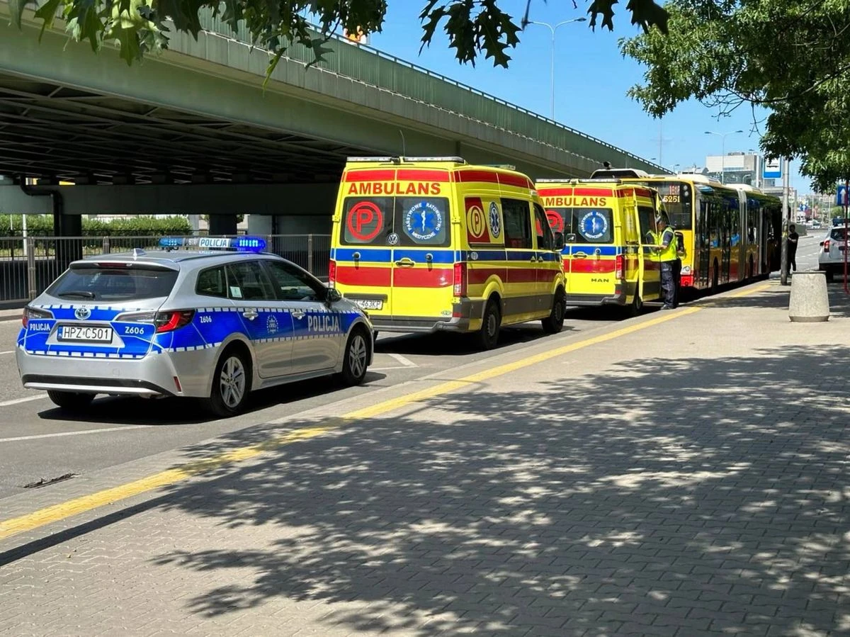 Napad w centrum Warszawy. Ojciec znanej piosenkarki pobity