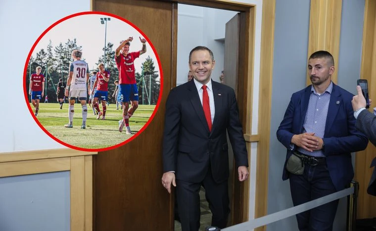 Nietypowe wsparcie z trybun. Prezydent elekt oglądał sparing klubu z ekstraklasy