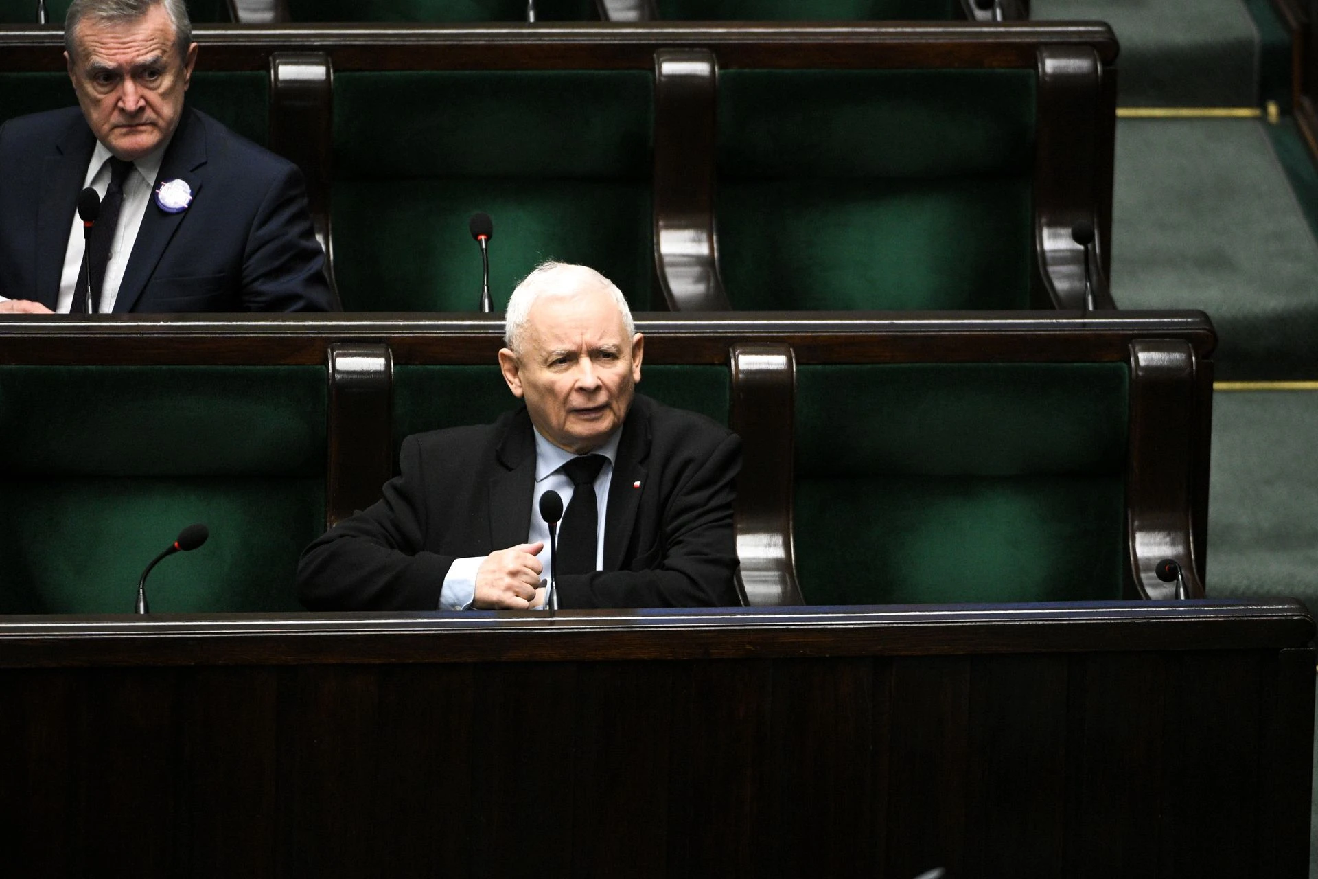 Czuwają przy Kaczyńskim. Boją się, że zostanie sprowokowany