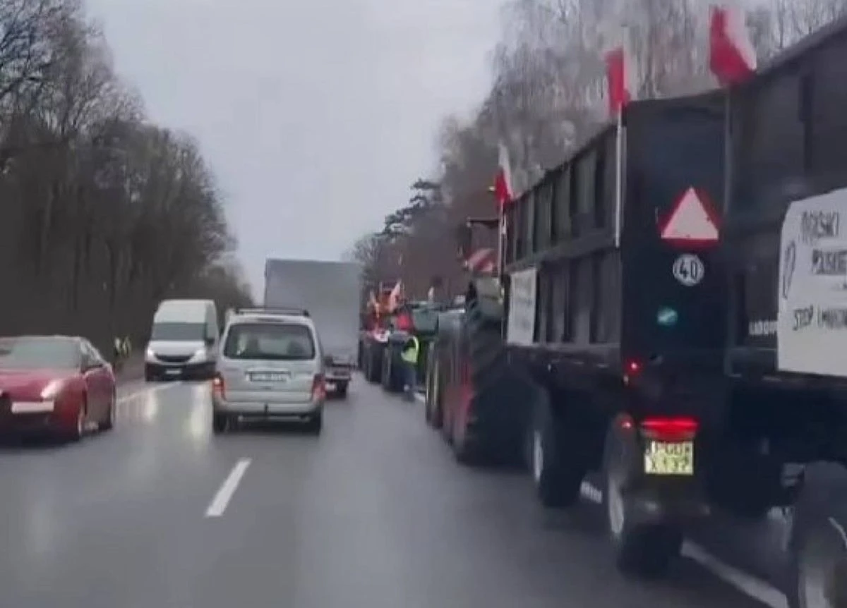 Kolumna ciągników pod Poznaniem. Prawie 500 pojazdów