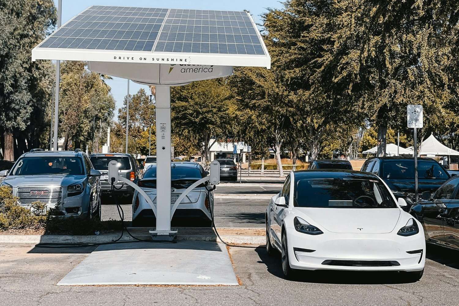 ¿Cuánto dura realmente la batería de un coche eléctrico? Un estudio a 10.000 vehículos revela datos sorprendentes