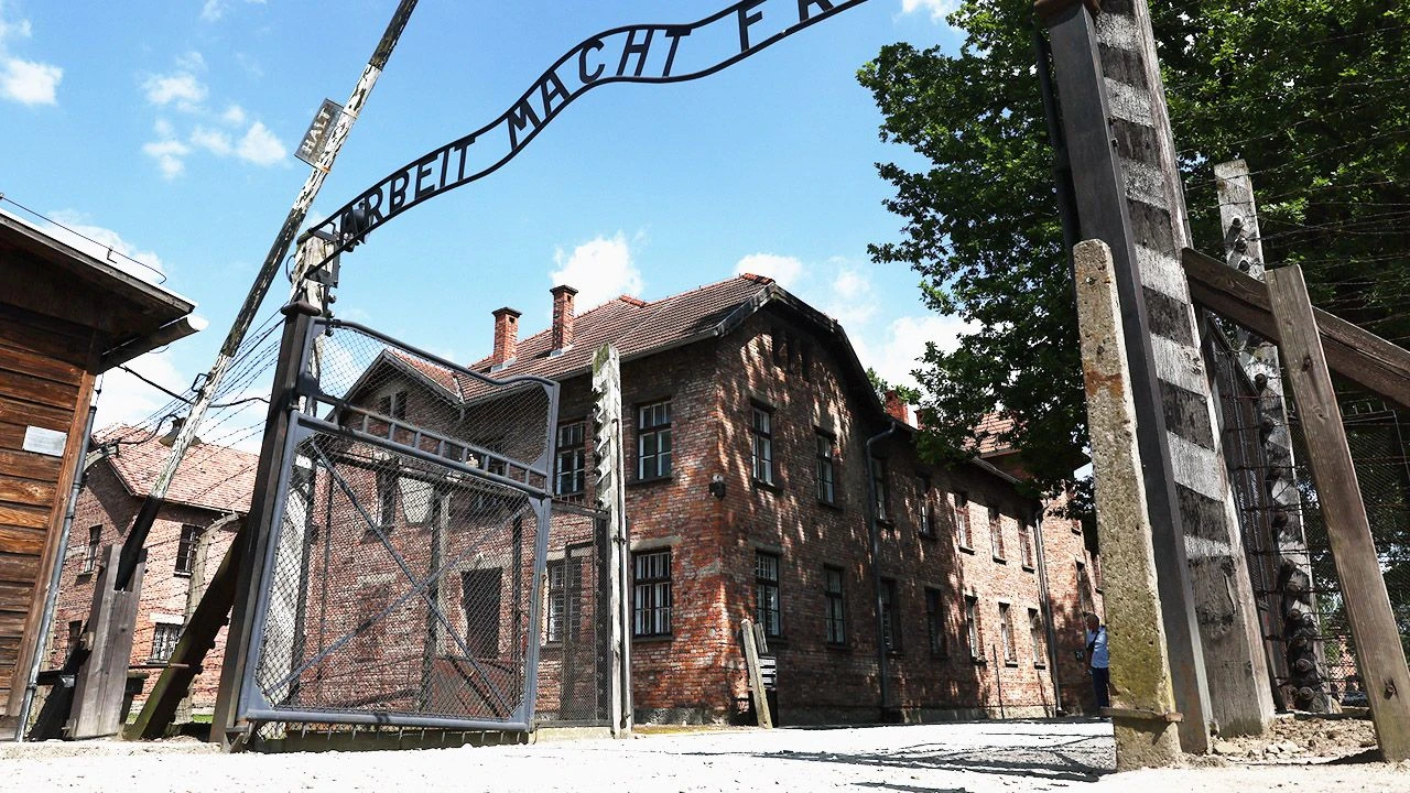 Obcokrajowcy wtargnęli na teren Auschwitz-Birkenau. Mężczyźni byli pijani