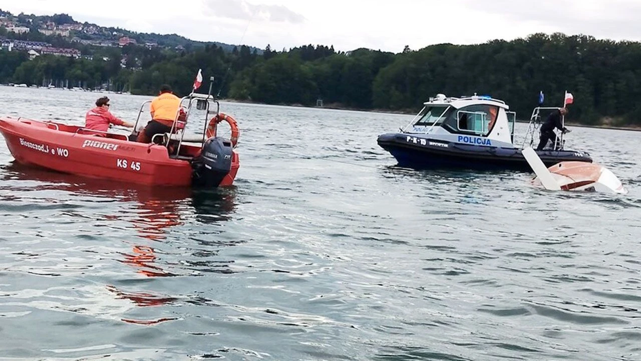 Silny wiatr przewrócił jacht. Pięć osób na pokładzie