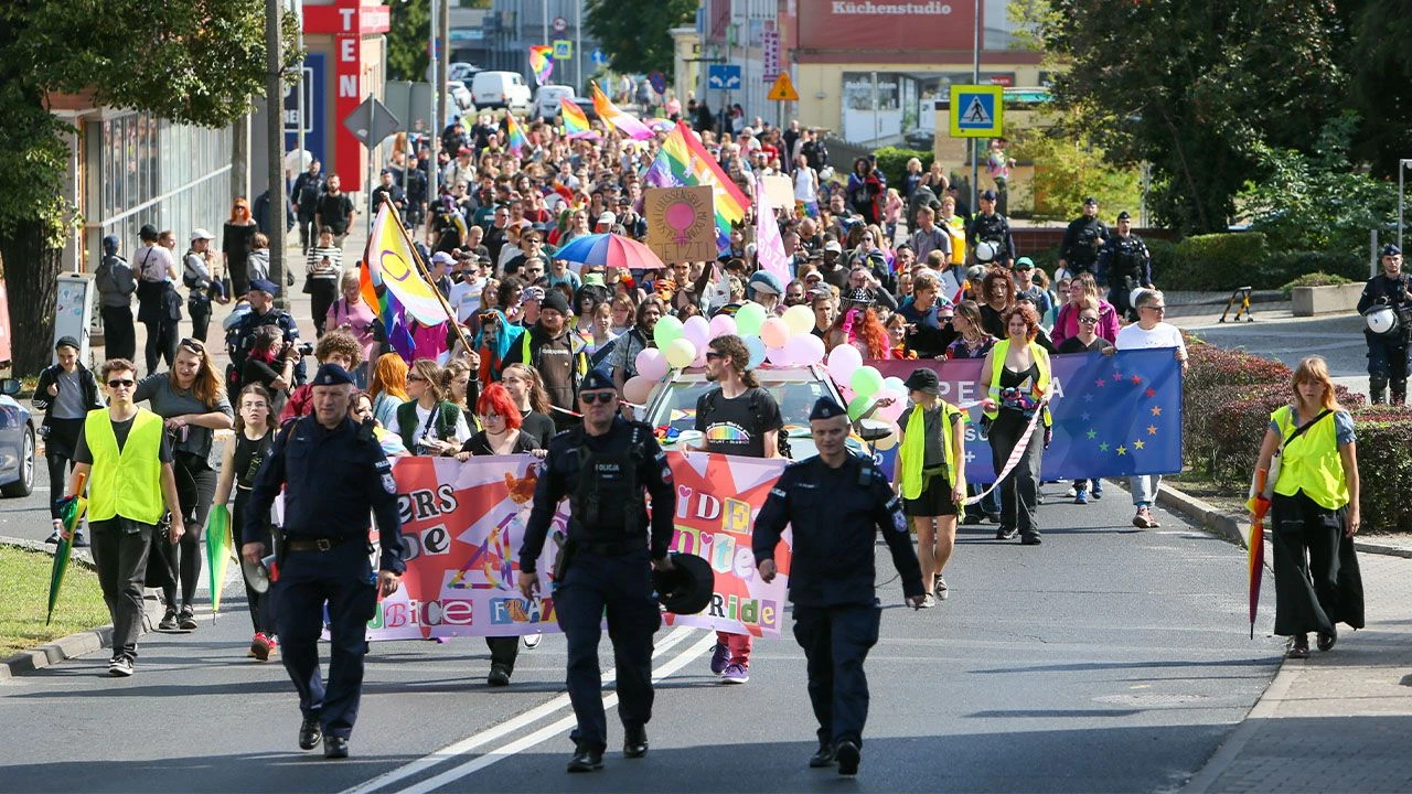 Polska na trzecim miejscu od końca w tęczowym rankingu. Przoduje Hiszpania