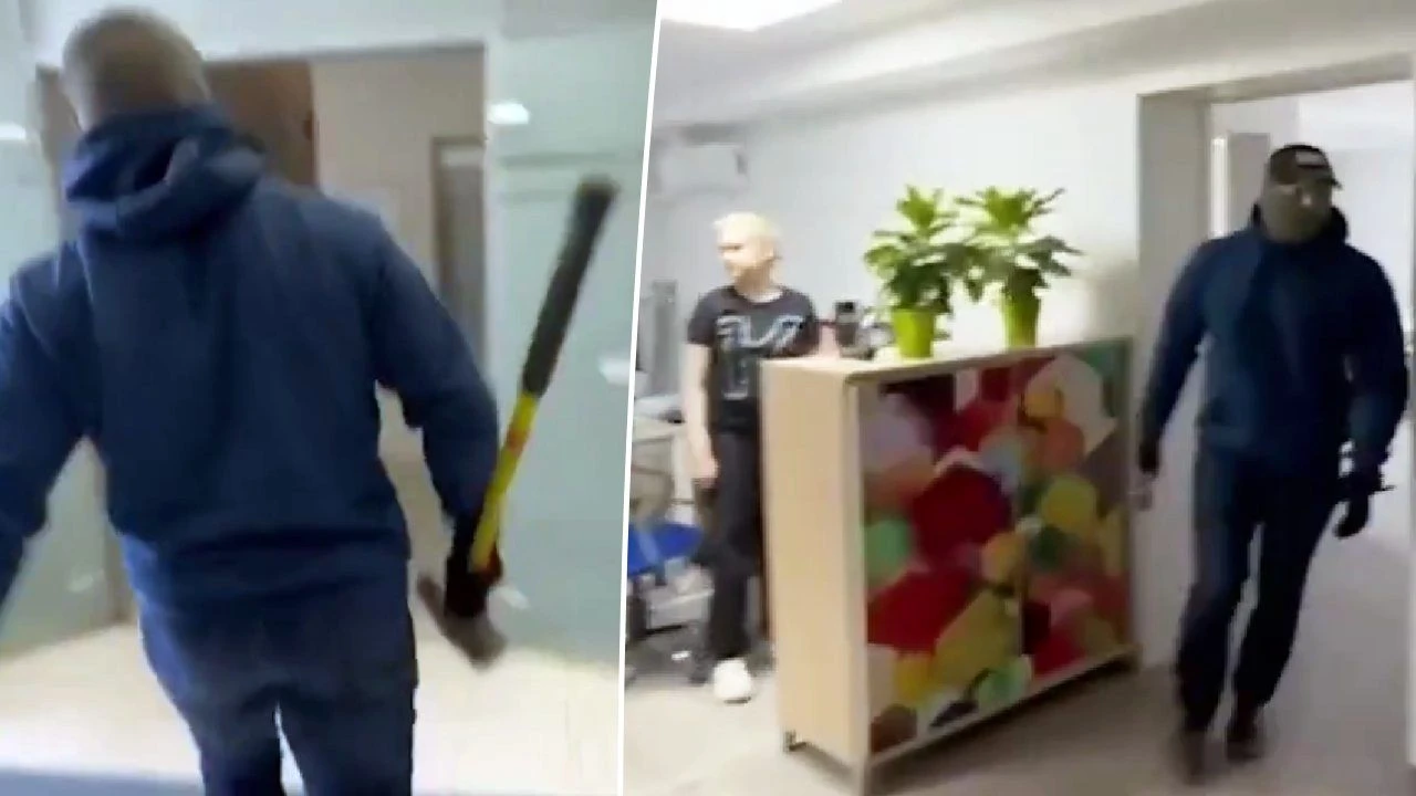 Z młotami do redakcji. Tak siepacze Putina walczą z mediami