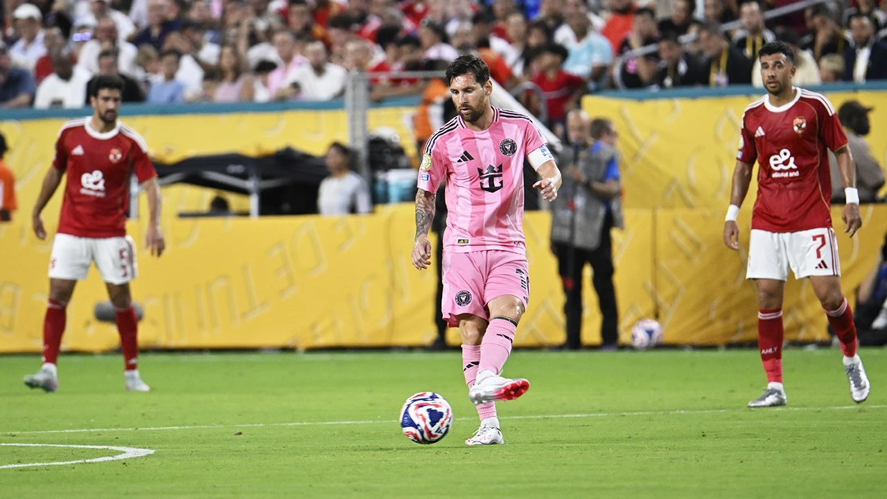 Marny początek KMŚ. Nie pomógł nawet Messi