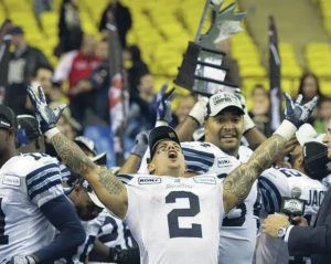 VIDEO: Former UH Warrior and CFL great Chad Owens hosts Star-Advertiser sports show ‘The CO2 RUN DWN’