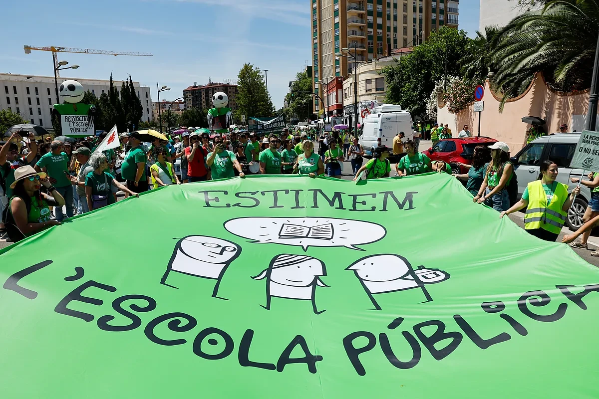 Partirle el mentón a una docente