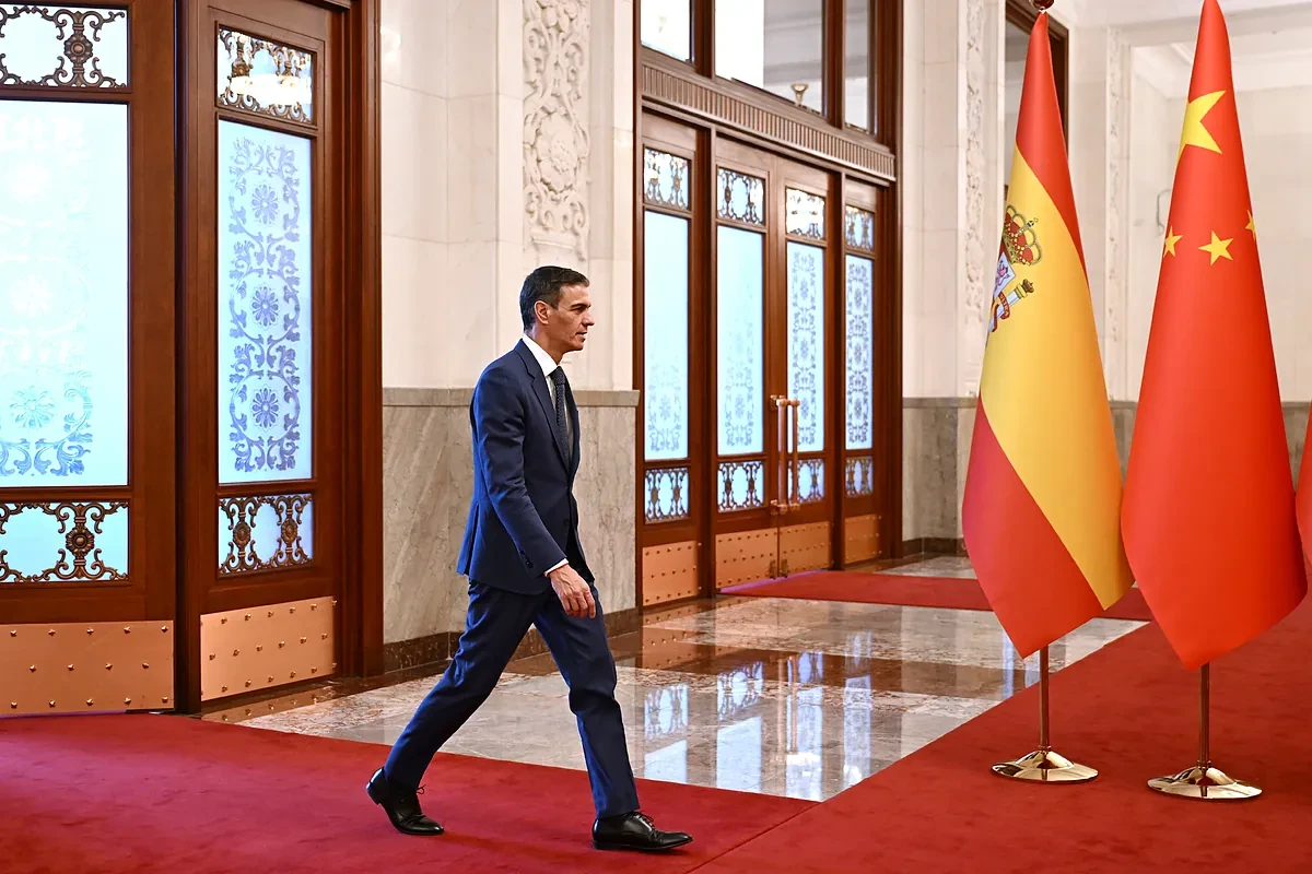 Pedro Sánchez, peón útil de China