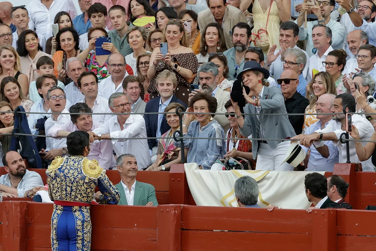 La fiesta de los Trapote corona la triunfal corrida de Aranjuez: de los brindis a la Infanta Elena al entusiasmo de Almeida, Cerezo y Ceballos