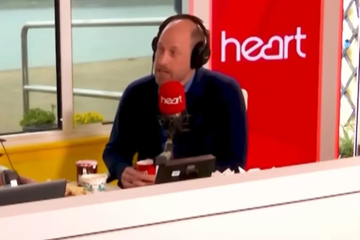 El príncipe Guillermo de Inglaterra sale de Bukingham y se cuela en los desayunos de los británicos