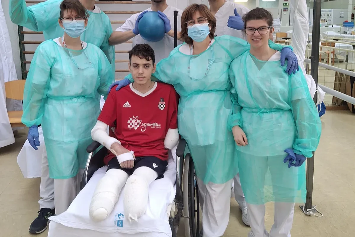 Gorka, el joven que ha perdido las piernas y el brazo izquierdo por una meningitis y ha sido arropado por la solidaridad: 
