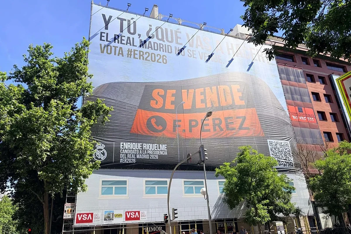 Riquelme contraataca con una lona gigante de la imagen del Bernabéu: 