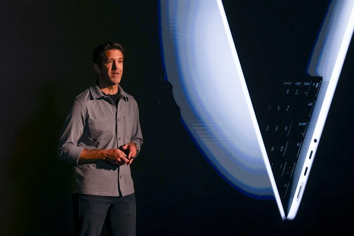 John Ternus: el nuevo cerebrito cercano y socarrón de Apple