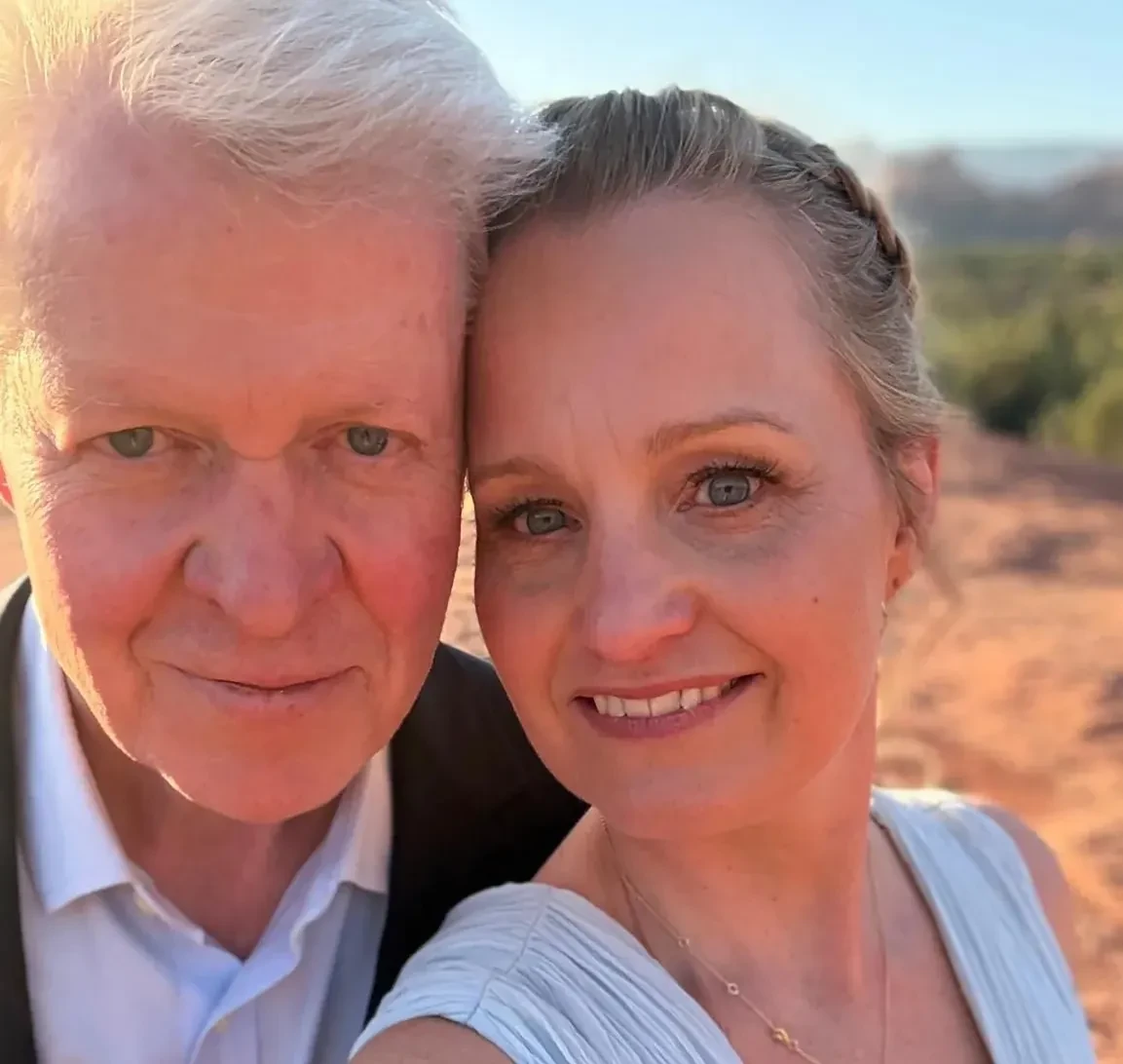 La cuarta boda en el desierto de Charles, IX conde Spencer y hermano de Lady Di, con una arqueóloga noruega