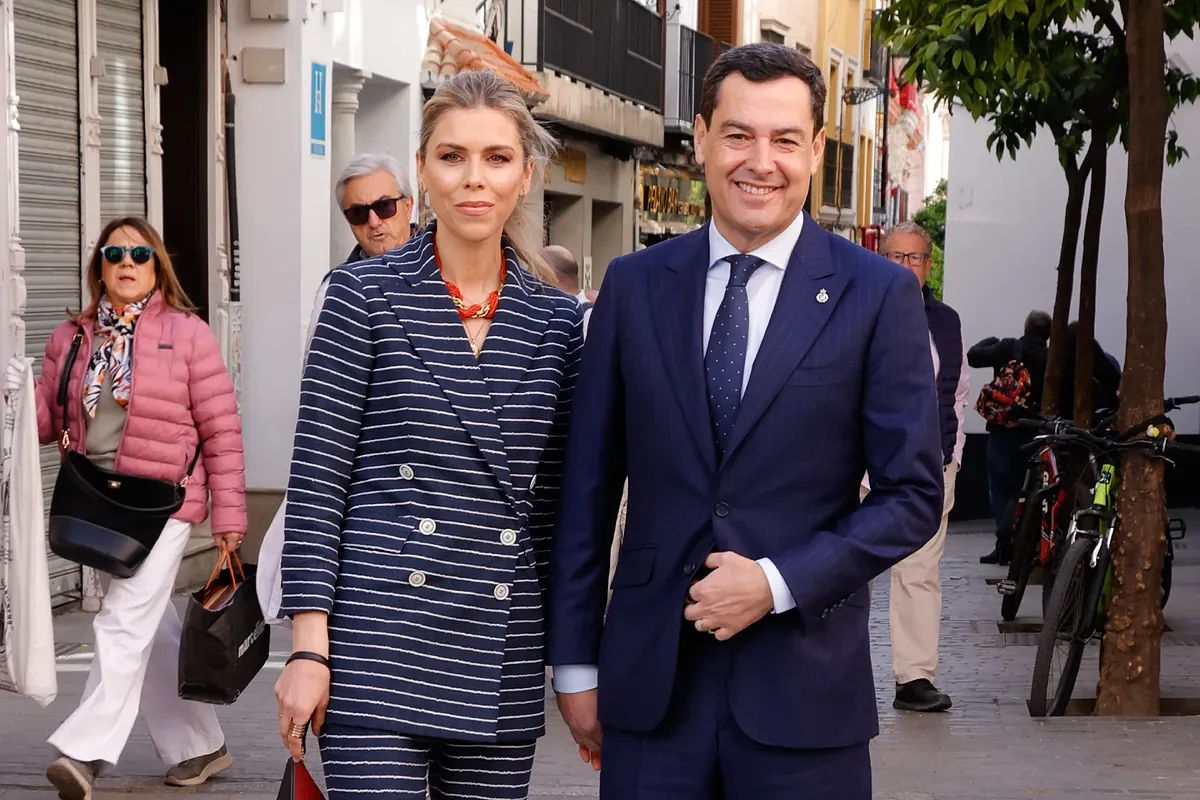 Juanma Moreno: su historia de amor con Manuela Villena, la politóloga top a la que conoció en Nuevas Generaciones del PP