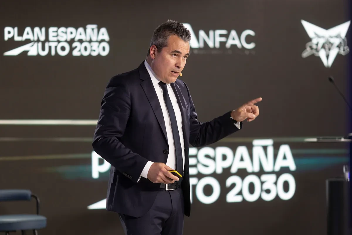 Indra rebaja más de un 20% la posible indemnización por cese de Recasens y le prepara un sueldo por debajo del de De los Mozos