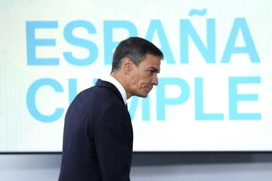 El núcleo duro de Sánchez se conjura para resistir ante el cerco judicial: 