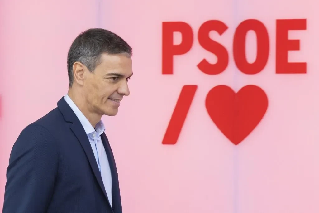 Un centenar de militantes y ex altos cargos del PSOE se reúne en Madrid para exigir un congreso extraordinario y elecciones anticipadas ante 