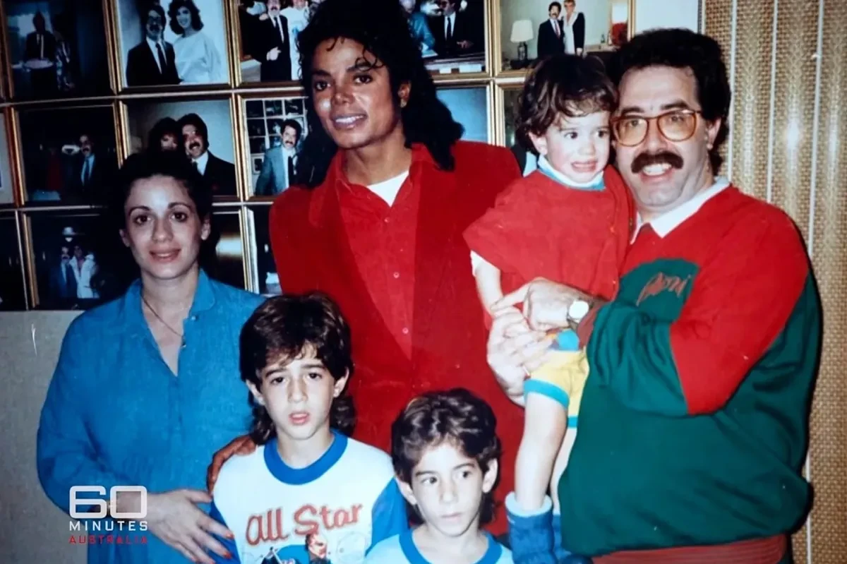 Beber orina, retumbar glúteos y otras aberraciones que cuentan ahora los cuatro hermanos que defendieron a Michael Jackson