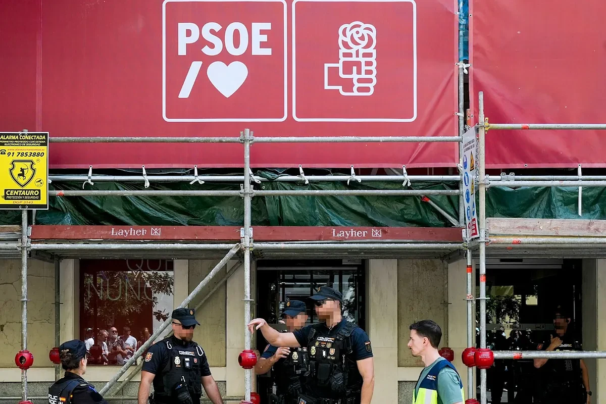 La UCO accede a la sede del PSOE en Ferraz por una investigación de la Audiencia Nacional por el 'caso Leire'
