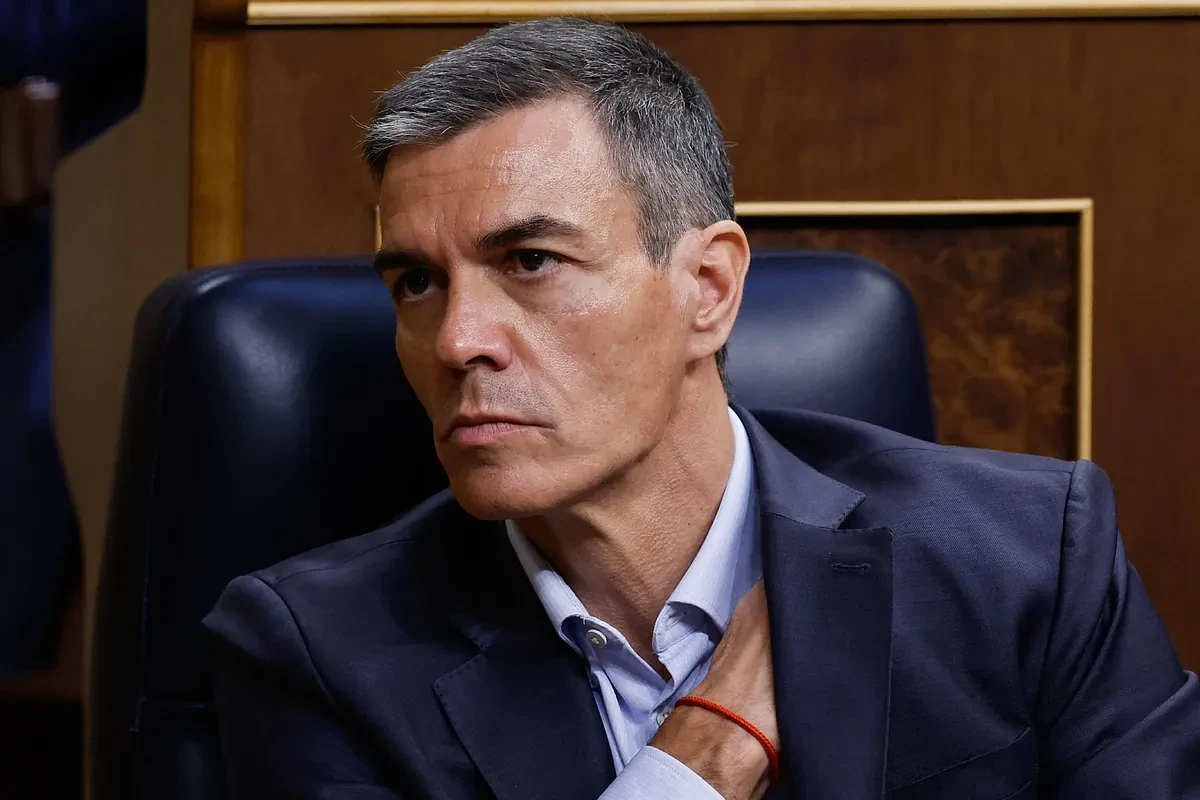 El 'rey' Sánchez está atado a su Zapatero