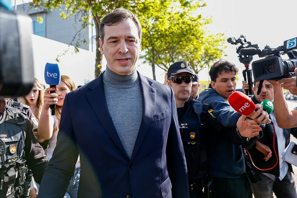 El hermano de Sánchez, al banquillo por su enchufe en Badajoz