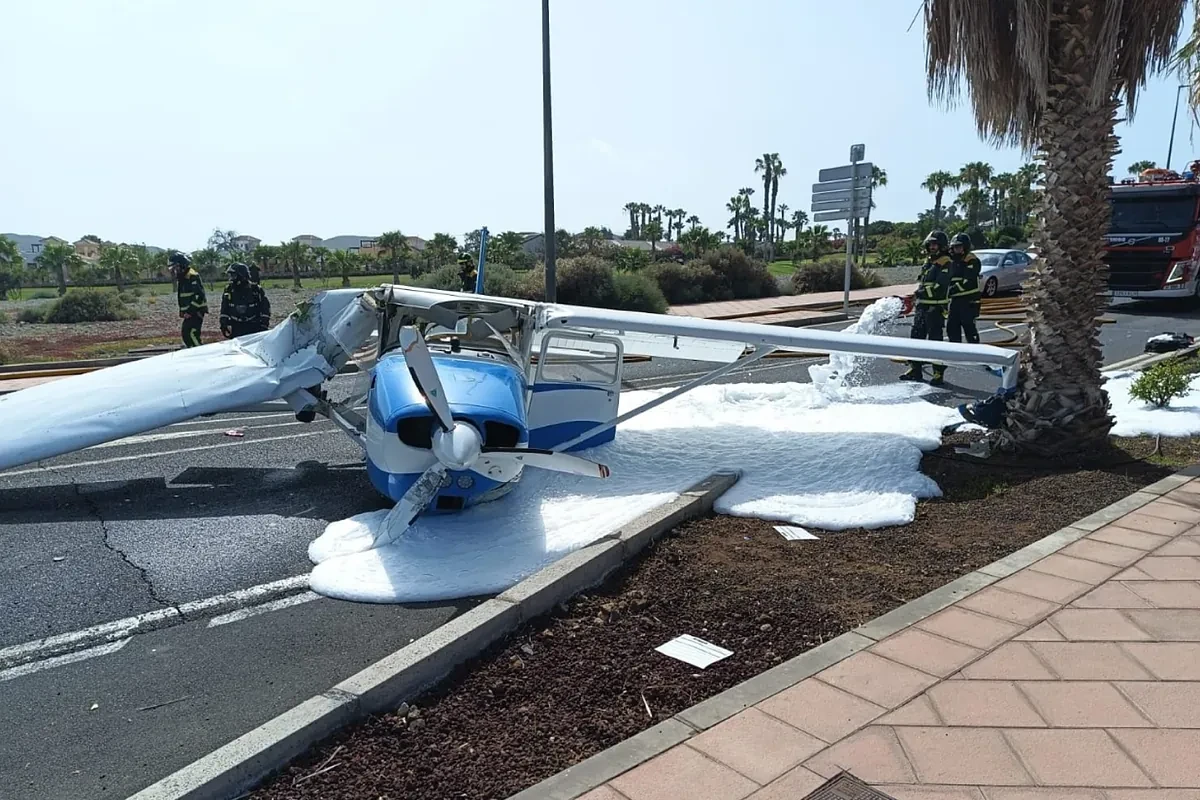 Una avioneta aterriza de emergencia en una calle del municipio de San Miguel de Abona (Tenerife)