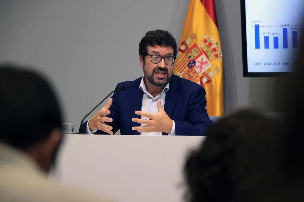 El Ministerio de Trabajo se compromete a estudiar con los sindicatos una reforma del despido laboral en España