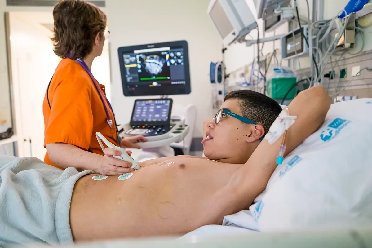 La técnica pionera que ha evitado un trasplante cardiaco a Bryan y solo realizan tres centros en el mundo