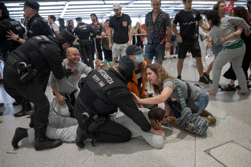 Israel convoca a la encargada de negocios española por los incidentes con activistas de la Flotilla en Bilbao y acusa a España de 