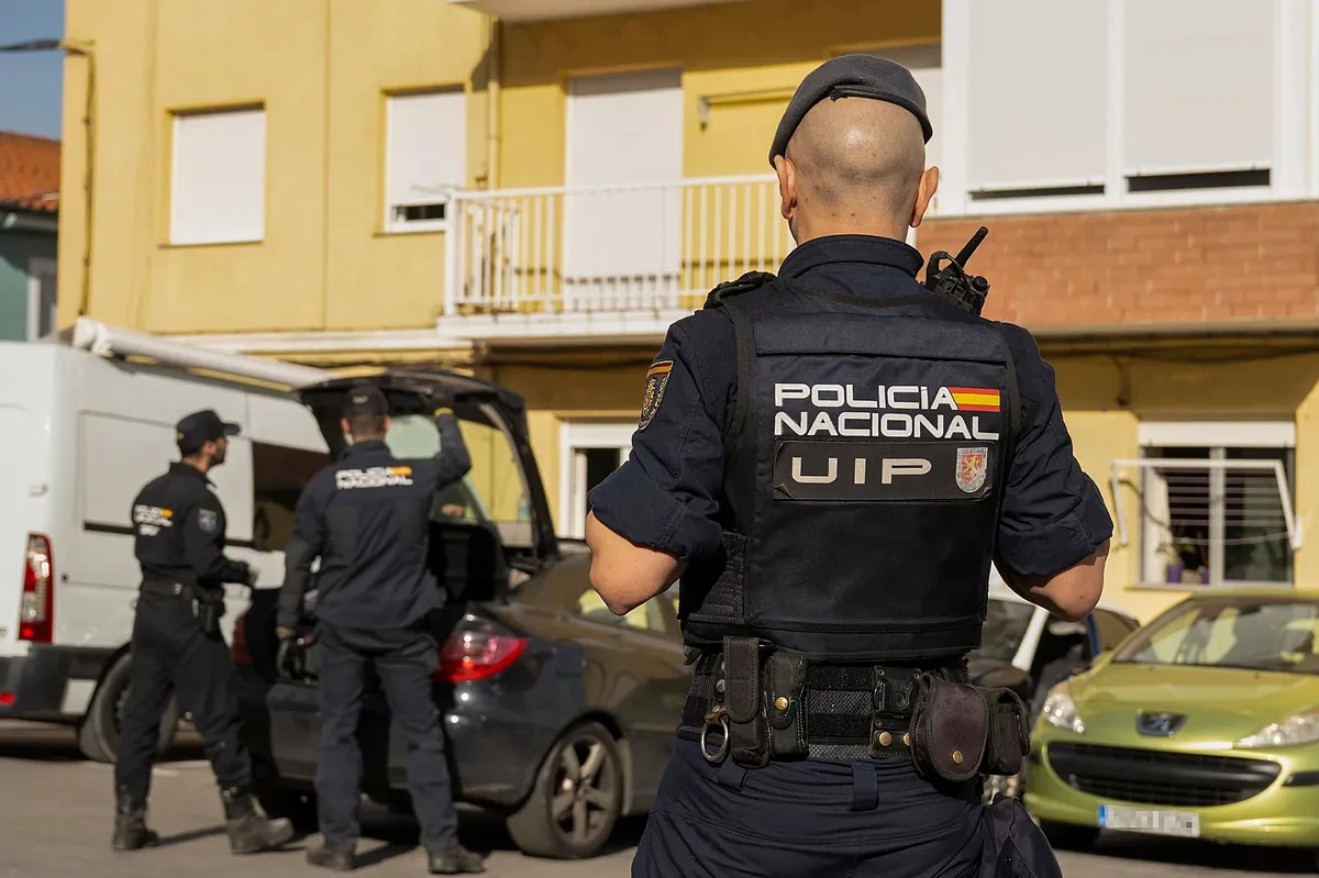 Macrooperación policial en Cantabria: 400 agentes, 33 detenidos y 53 gallos de pelea incautados