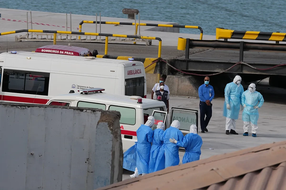 El crucero del hantavirus arribará en tres días a Tenerife y los pasajeros españoles serán trasladados al hospital Gómez Ulla de Madrid