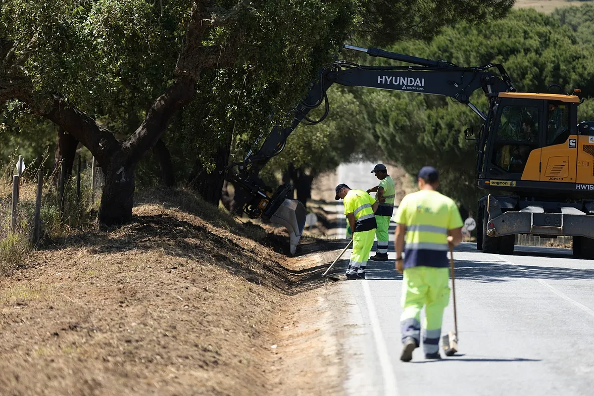 Localizan a dos niños franceses de tres y cinco años caminando solos en una carretera del sur de Portugal